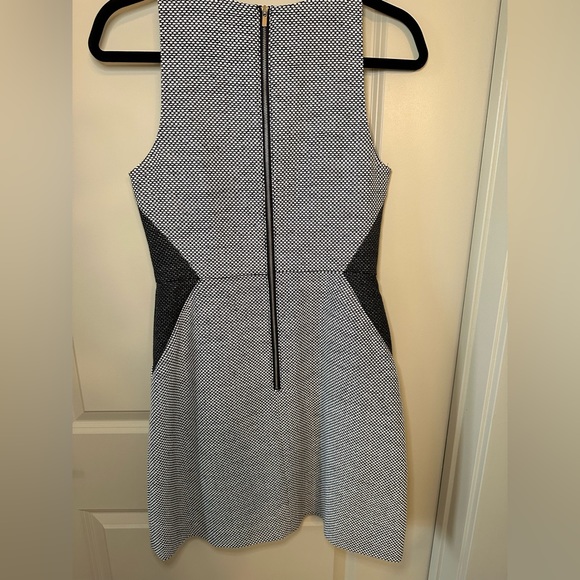 Banana Republic Tweed Mesh Sheath Dress Size 4 - Picture 2 of 3